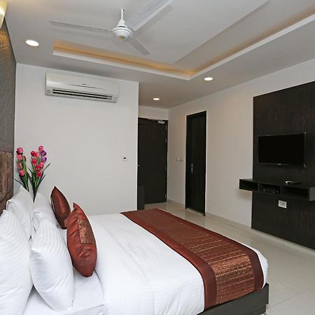 Hotel O M Suites Nowe Delhi Zewnętrze zdjęcie
