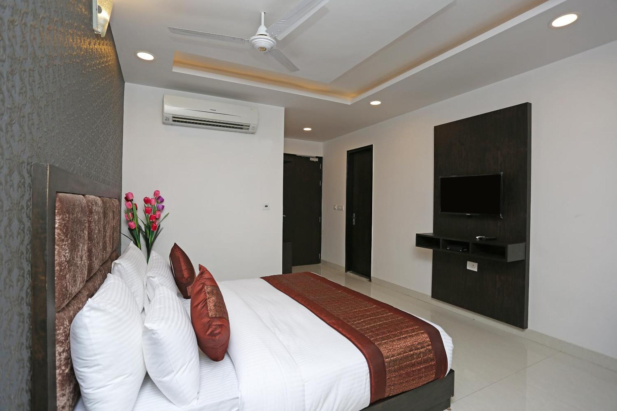 Hotel O M Suites Nowe Delhi Zewnętrze zdjęcie