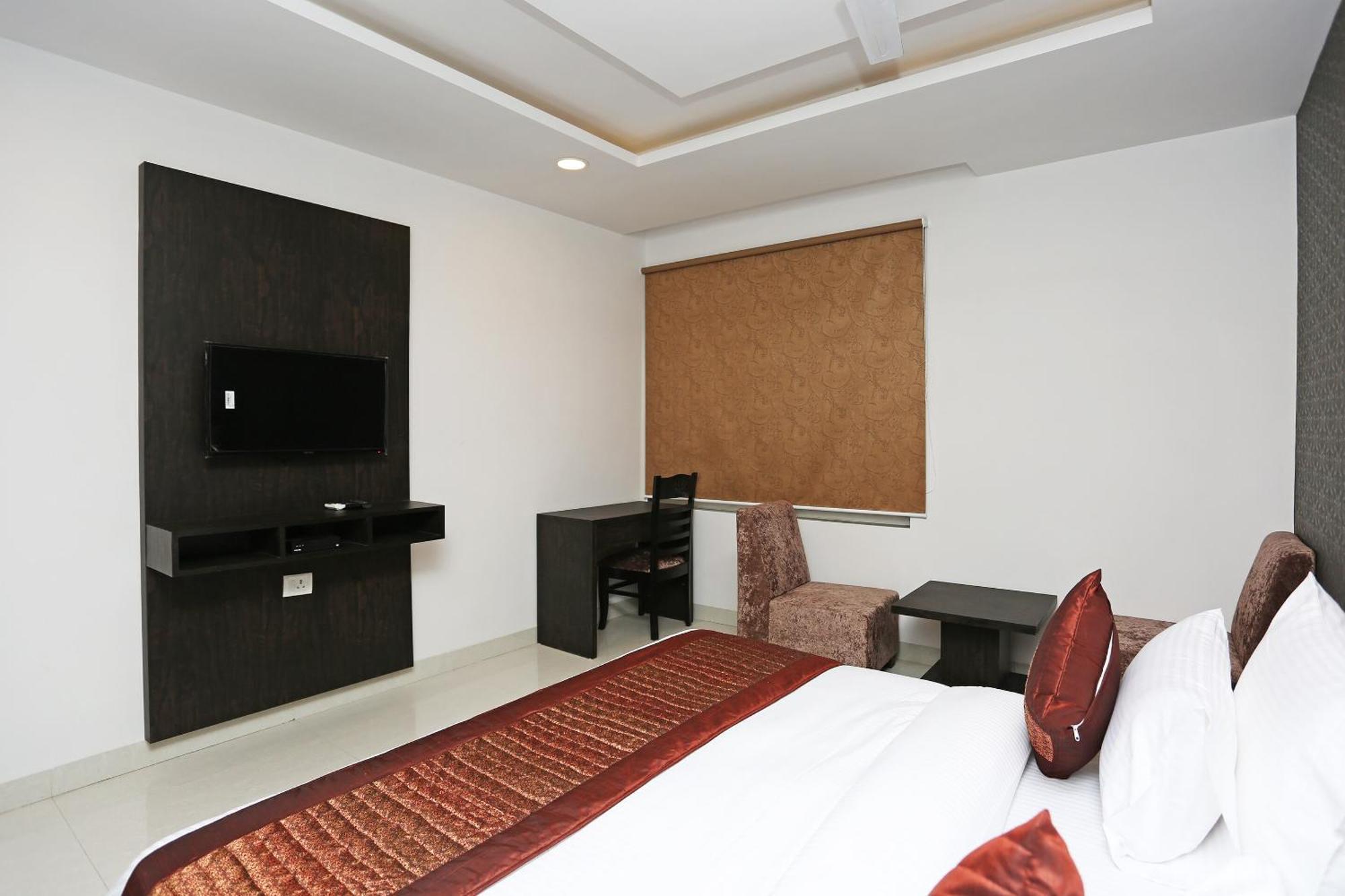 Hotel O M Suites Nowe Delhi Zewnętrze zdjęcie