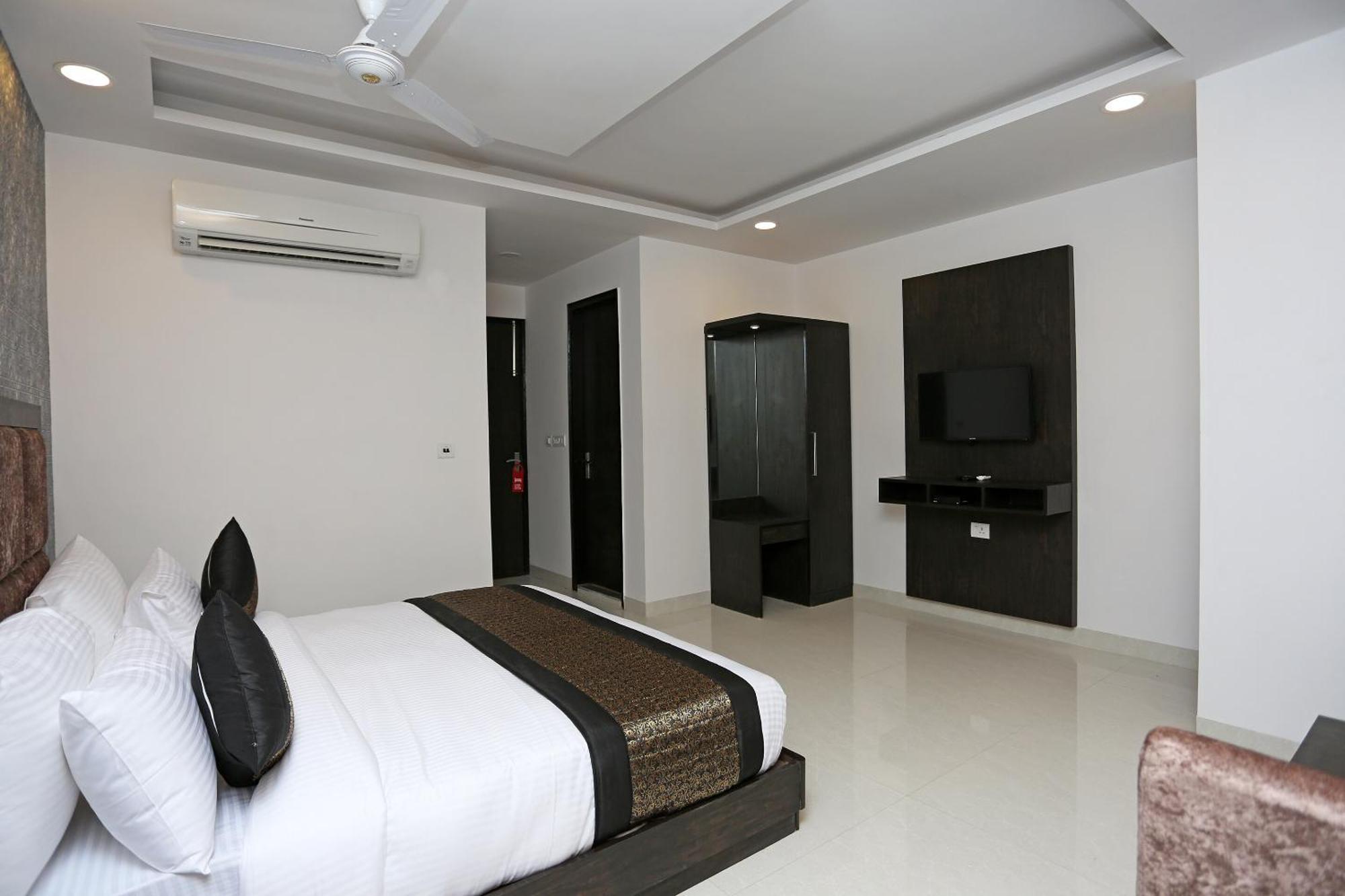 Hotel O M Suites Nowe Delhi Zewnętrze zdjęcie