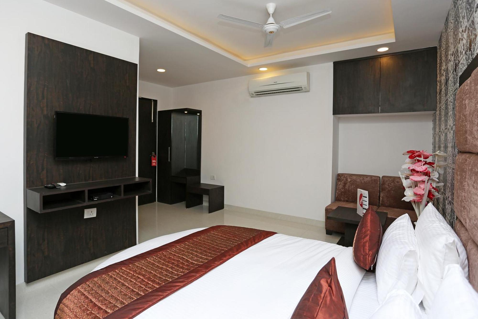 Hotel O M Suites Nowe Delhi Zewnętrze zdjęcie