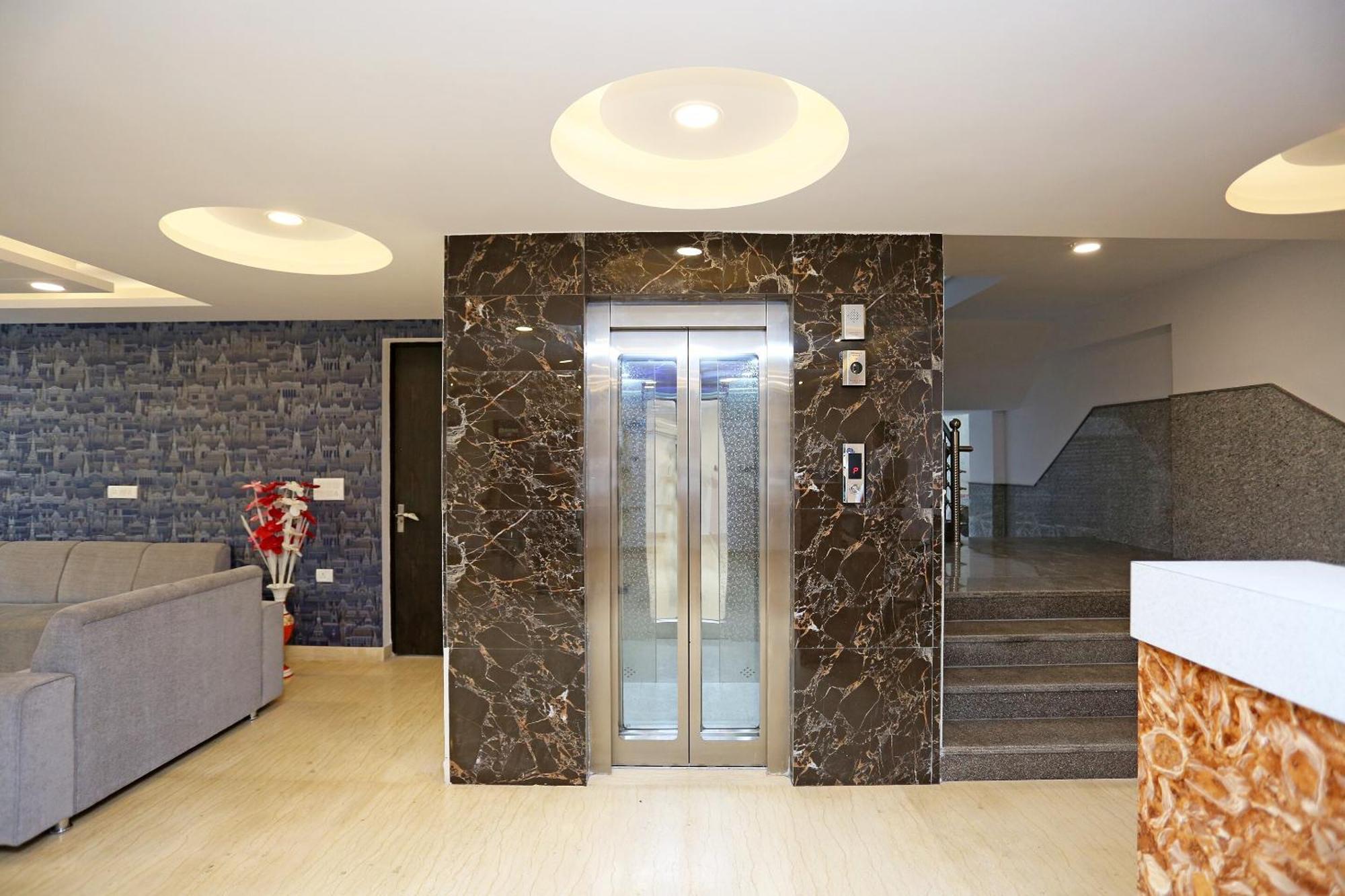 Hotel O M Suites Nowe Delhi Zewnętrze zdjęcie